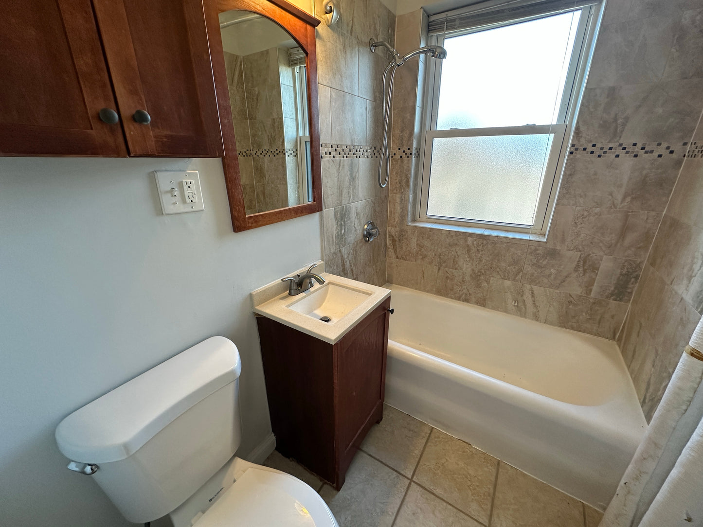 $2,660 / 2br - 815ft2 - ➽Stunning Somerville 2 Bedroom Available Now! No Fee! HT/HW Included! (Winter Hill)