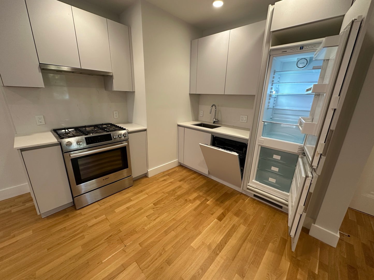 APPLICATION PENDING $2,525 / 1br - 580ft2 - ➽Deluxe Modern Somerville 1.5 Bedroom Available Now! No Fee! (Winter Hill)