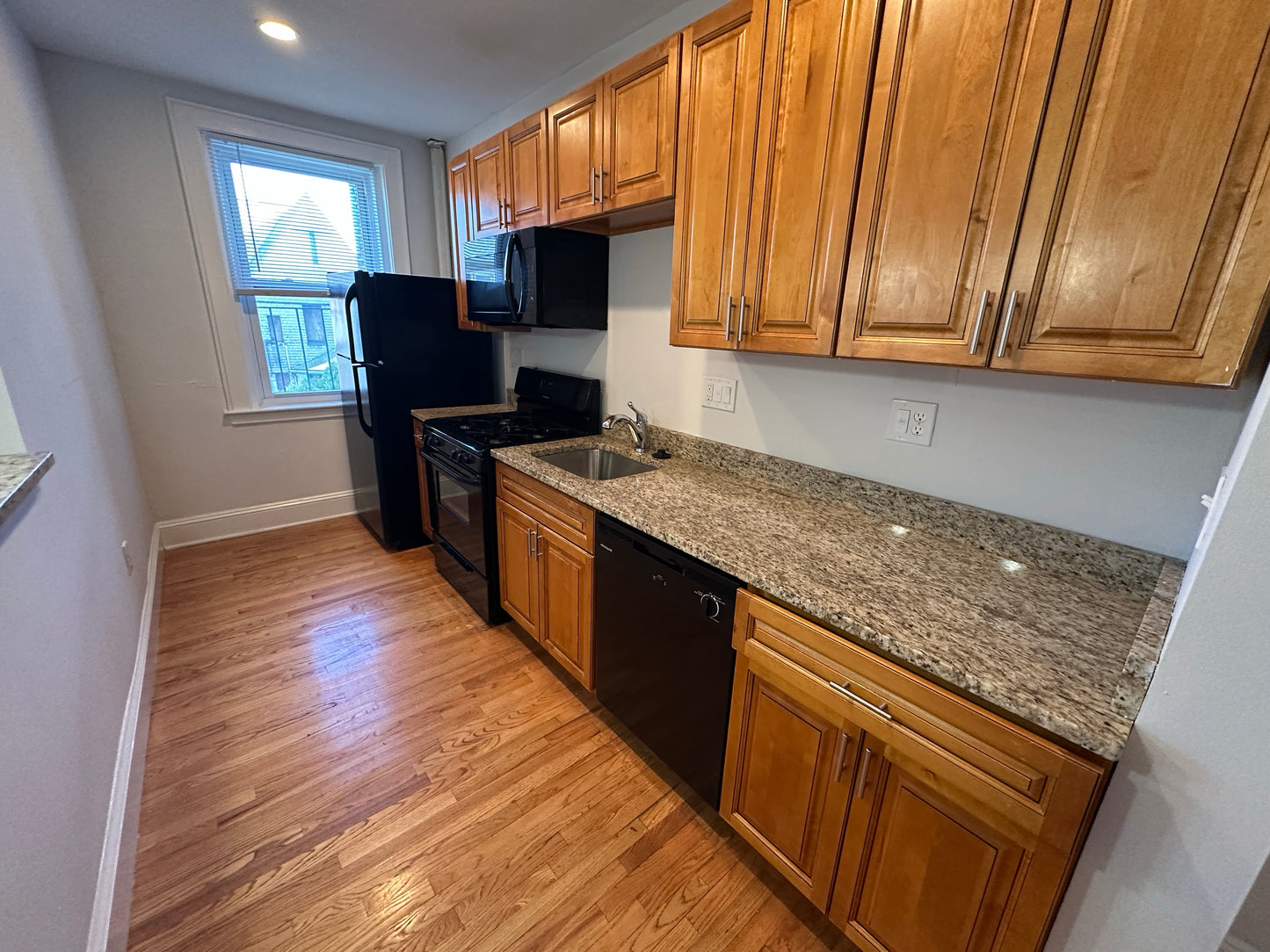 $1,925 / 405ft2 - ➽Cozy Somerville Studio Available Now! No Fee! (Winter Hill)