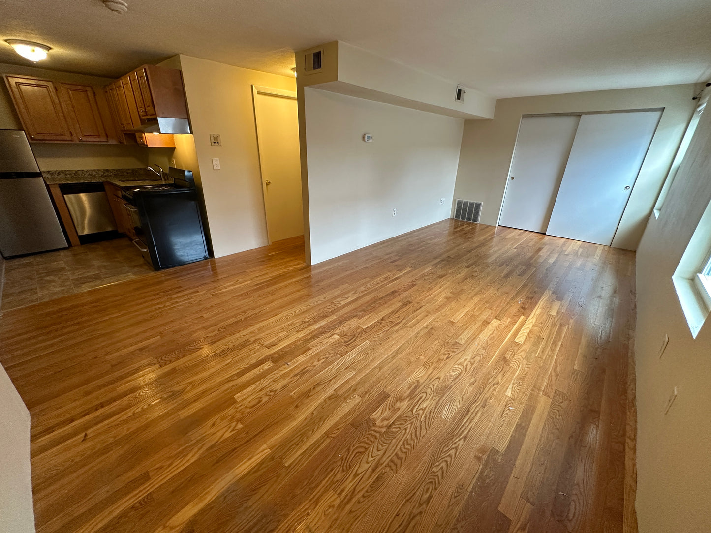 RENTED/OFF MARKET $2,070 / 1br - 488ft2 - ➽Alluring Andrew Square 1 Bedroom w/No Fee! Available Now! (Andrew Square)