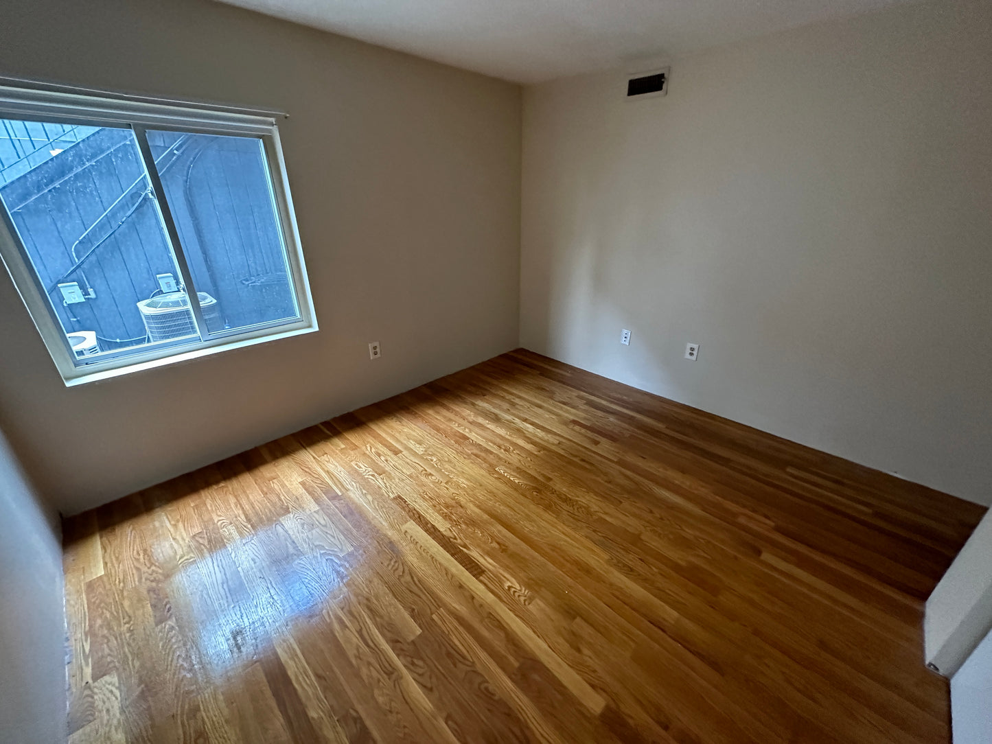 RENTED/OFF MARKET $2,070 / 1br - 488ft2 - ➽Alluring Andrew Square 1 Bedroom w/No Fee! Available Now! (Andrew Square)