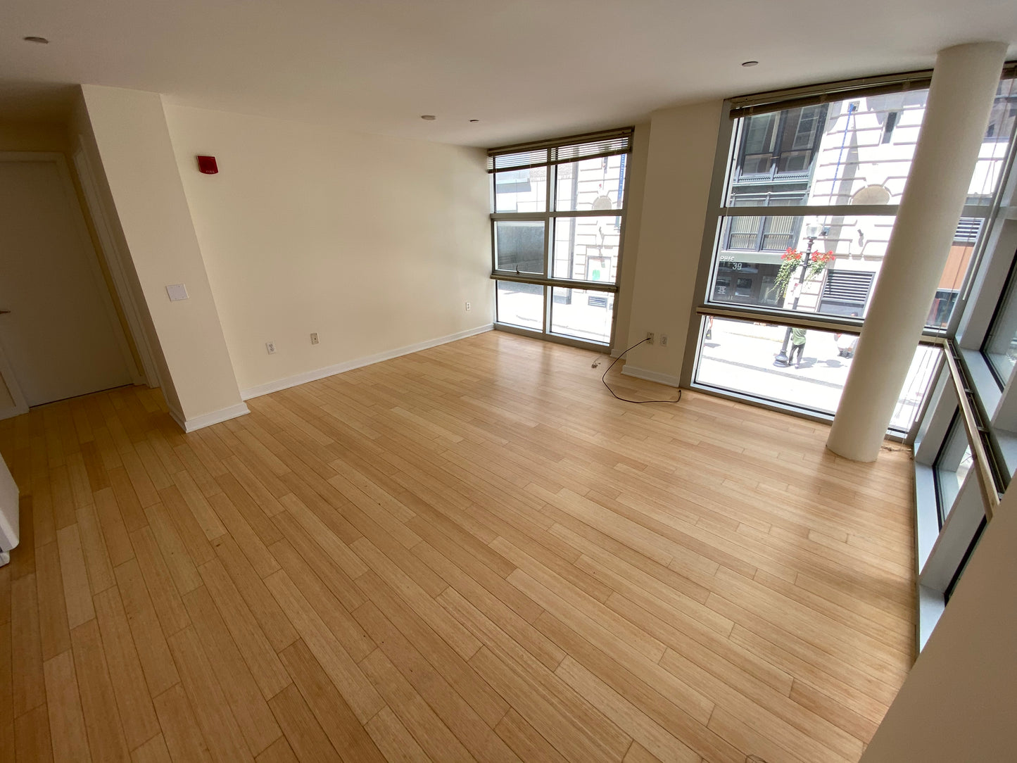 APPLICATION PENDING $4,100 / 2br - 750ft2 - ➽Bright Downtown 2 Bedroom Available June! Pet Friendly! (Theatre District)