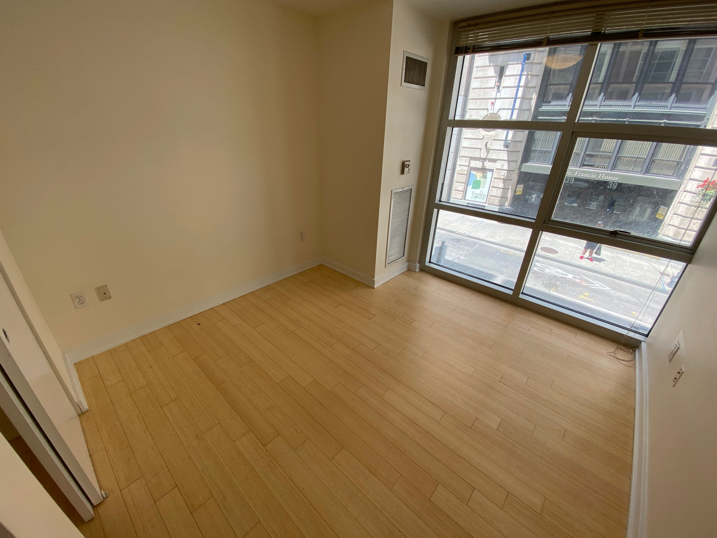 APPLICATION PENDING $4,100 / 2br - 750ft2 - ➽Bright Downtown 2 Bedroom Available June! Pet Friendly! (Theatre District)