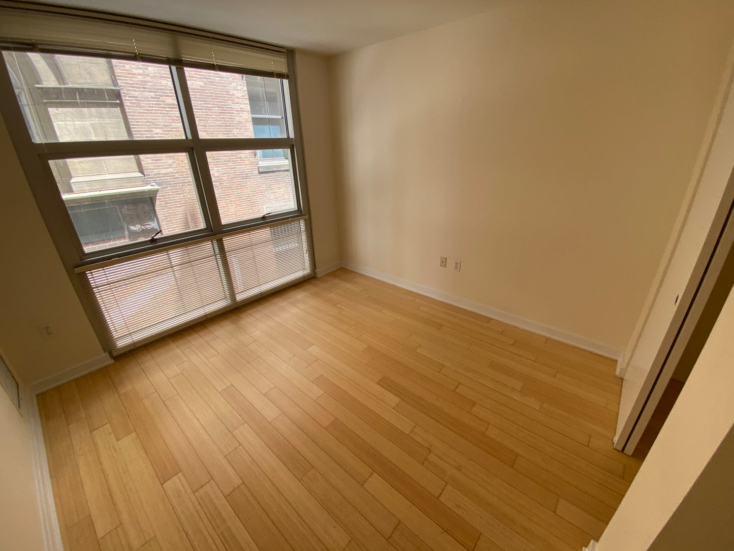 APPLICATION PENDING $4,100 / 2br - 750ft2 - ➽Bright Downtown 2 Bedroom Available June! Pet Friendly! (Theatre District)