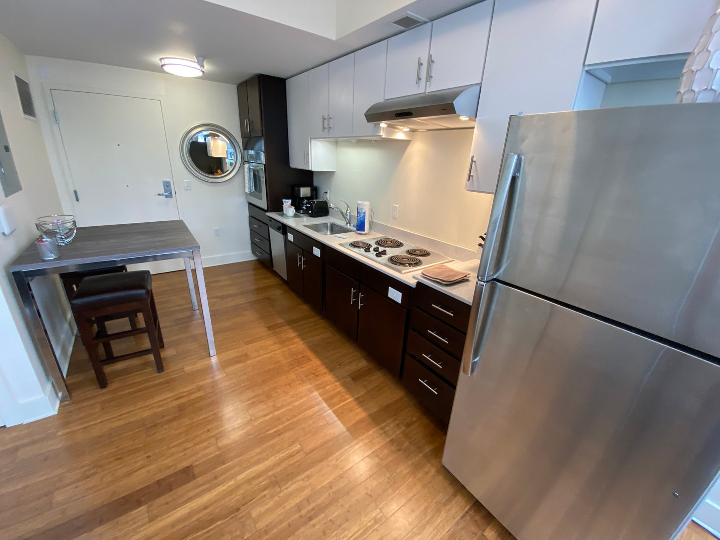 $2,800 / 368ft2 - ➽Chic Midtown Studio Available May! Pet-Friendly! (Midtown)