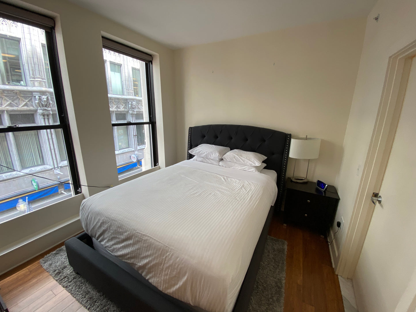 $2,800 / 368ft2 - ➽Chic Midtown Studio Available May! Pet-Friendly! (Midtown)