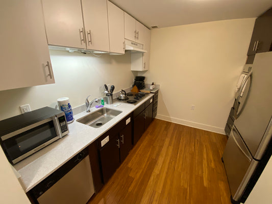 $3,200 / 1br - 602ft2 - ➽Airy Midtown 1 Bedroom Available June! Pet-Friendly! (Midtown)