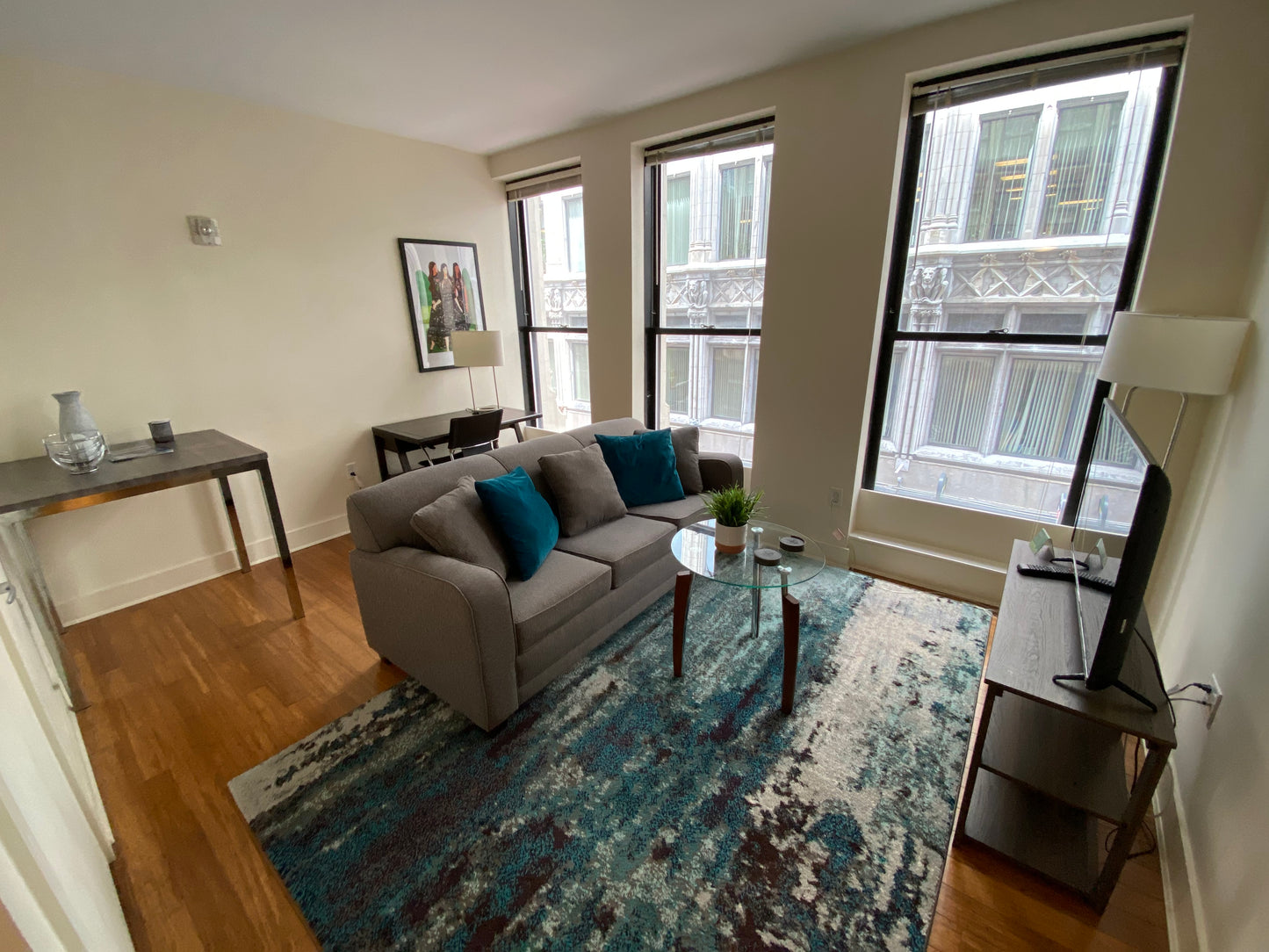 $3,200 / 1br - 602ft2 - ➽Airy Midtown 1 Bedroom Available June! Pet-Friendly! (Midtown)