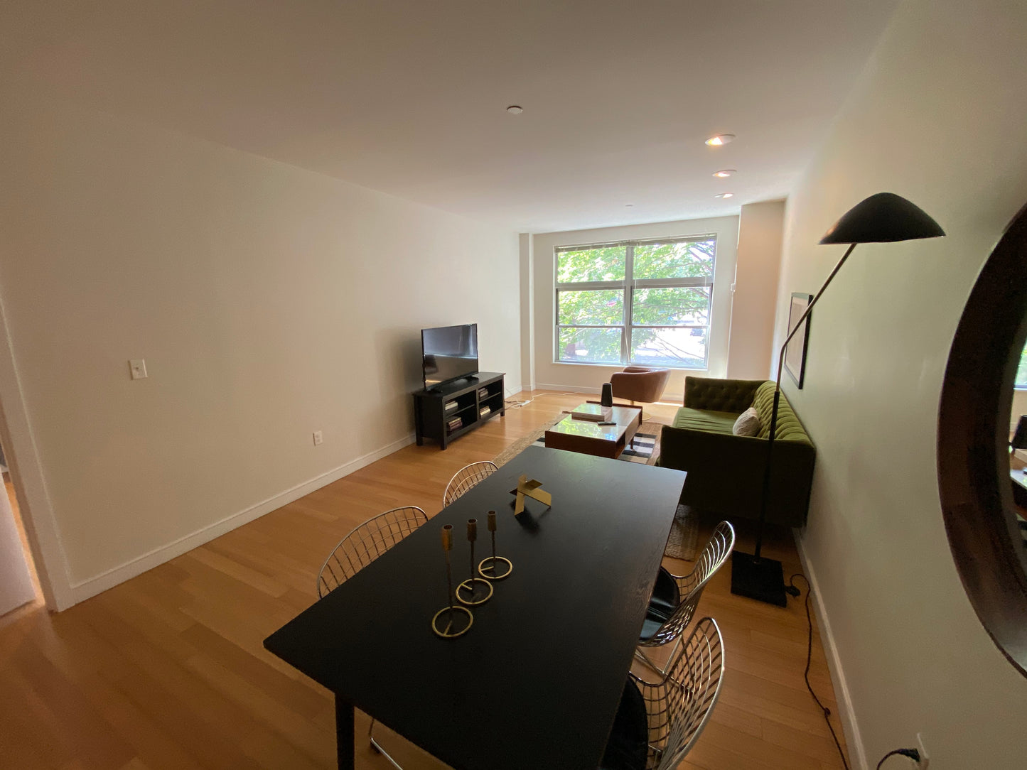 $4,500 / 2br - 1199ft2 - ➽Gorgeous South End Top Floor 2 Bedroom Available July! (South End)