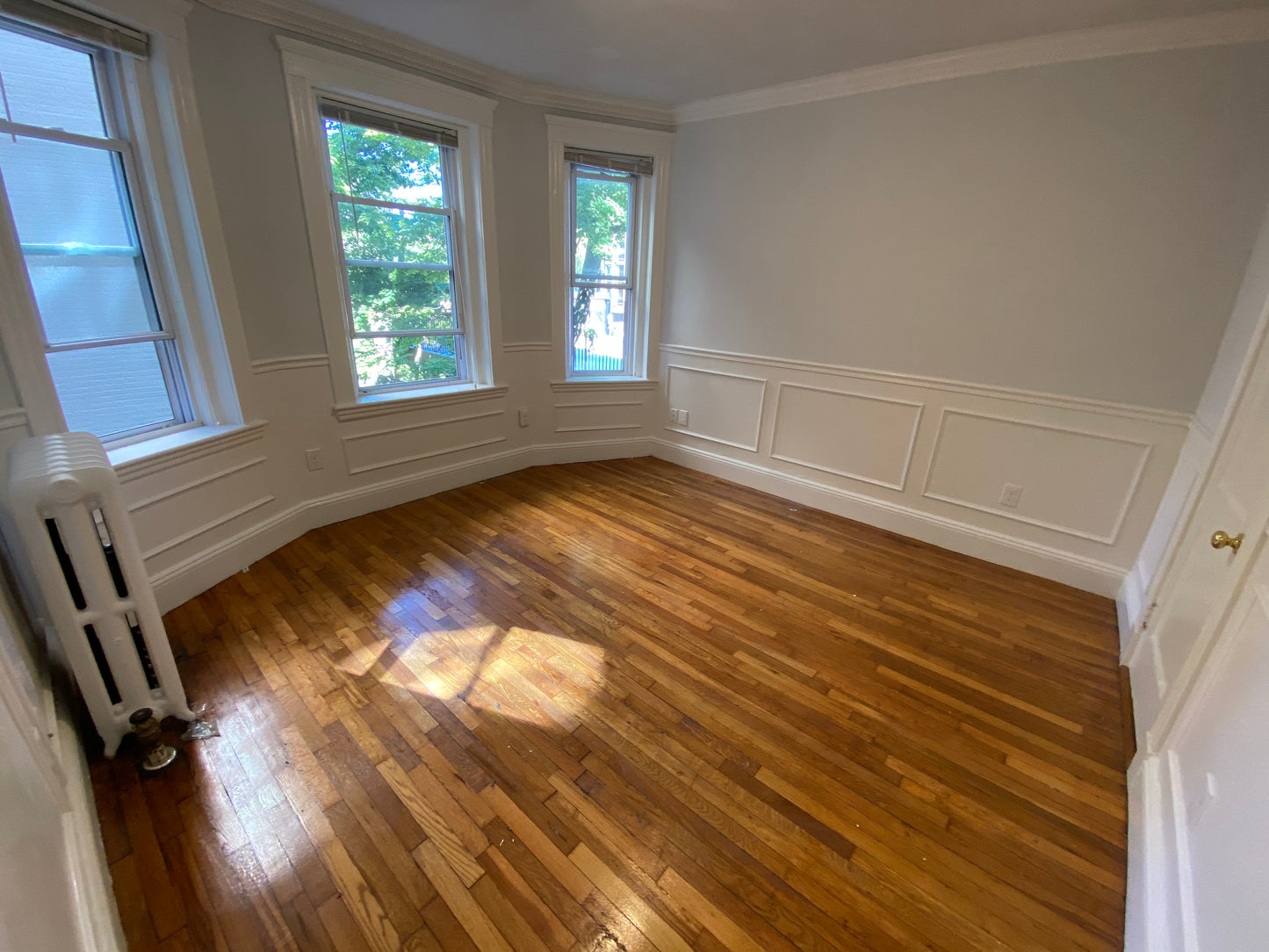 $2,020 / 323ft2 - ➽Bright Mission Hill Studio Available Now! No Fee! (Mission Hill)