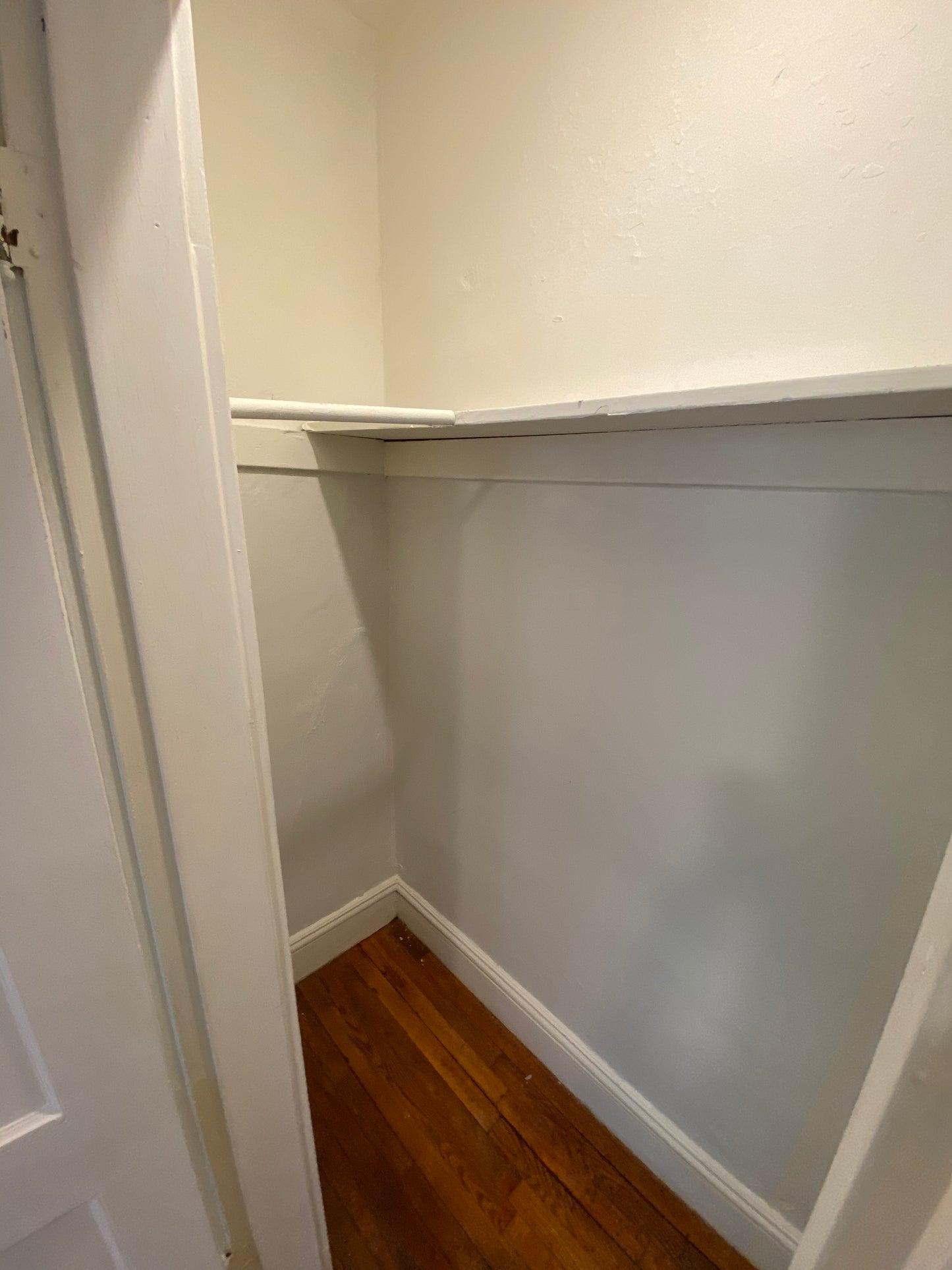 $2,020 / 323ft2 - ➽Bright Mission Hill Studio Available Now! No Fee! (Mission Hill)