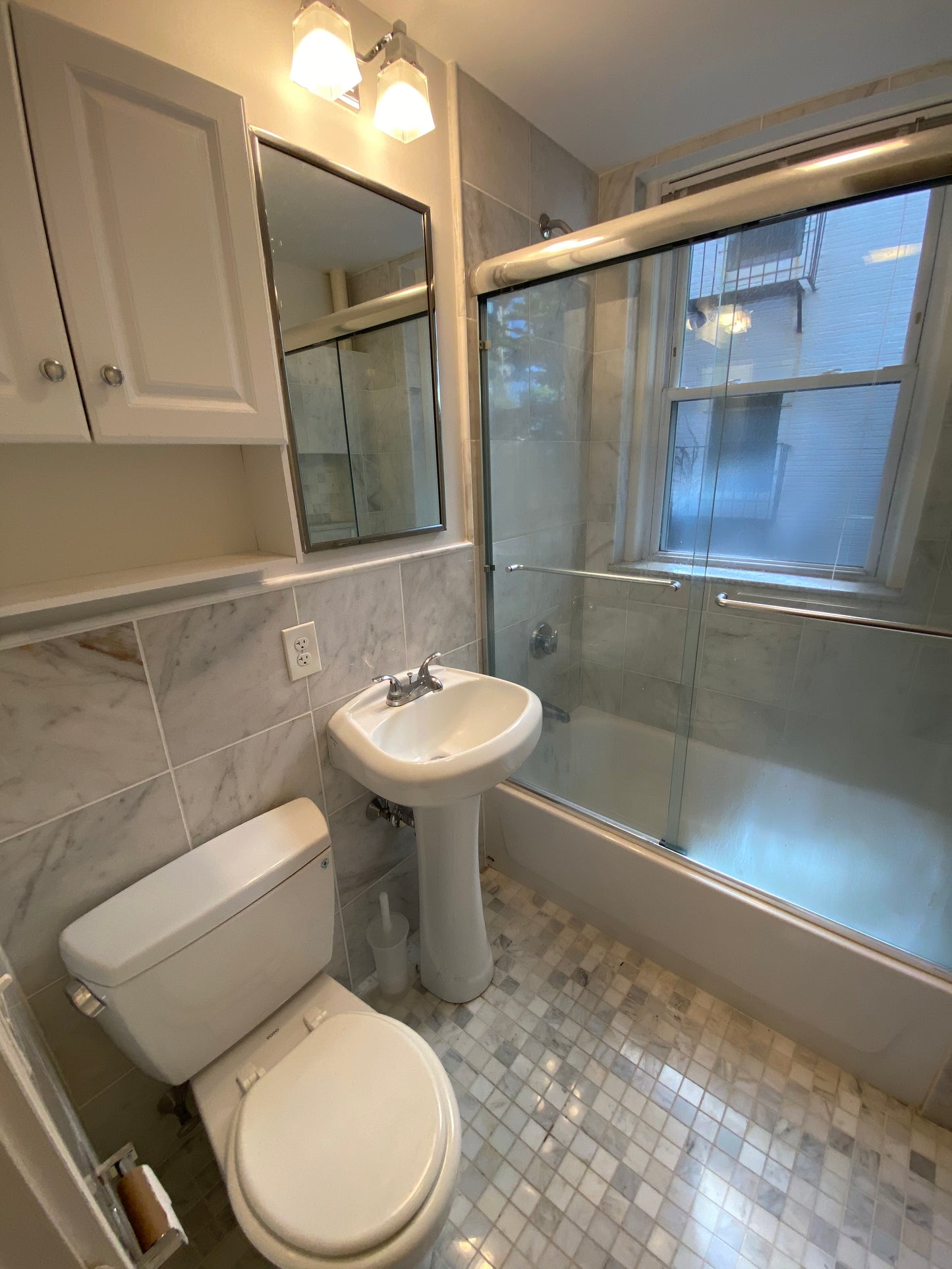 $2,020 / 323ft2 - ➽Bright Mission Hill Studio Available Now! No Fee! (Mission Hill)