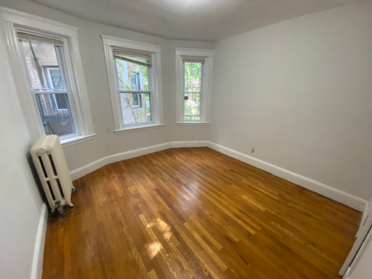 APPLICATION PENDING $2,200 / 345ft2 - ➽Charming Mission Hill Studio Available Now! HT & HW Included! No Fee! (Mission Hill)