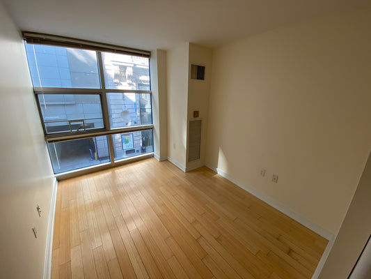 $3,000 / 1br - 440ft2 - ➽Airy Downtown 1 Bedroom Available July! Pet-Friendly! (Theatre District)