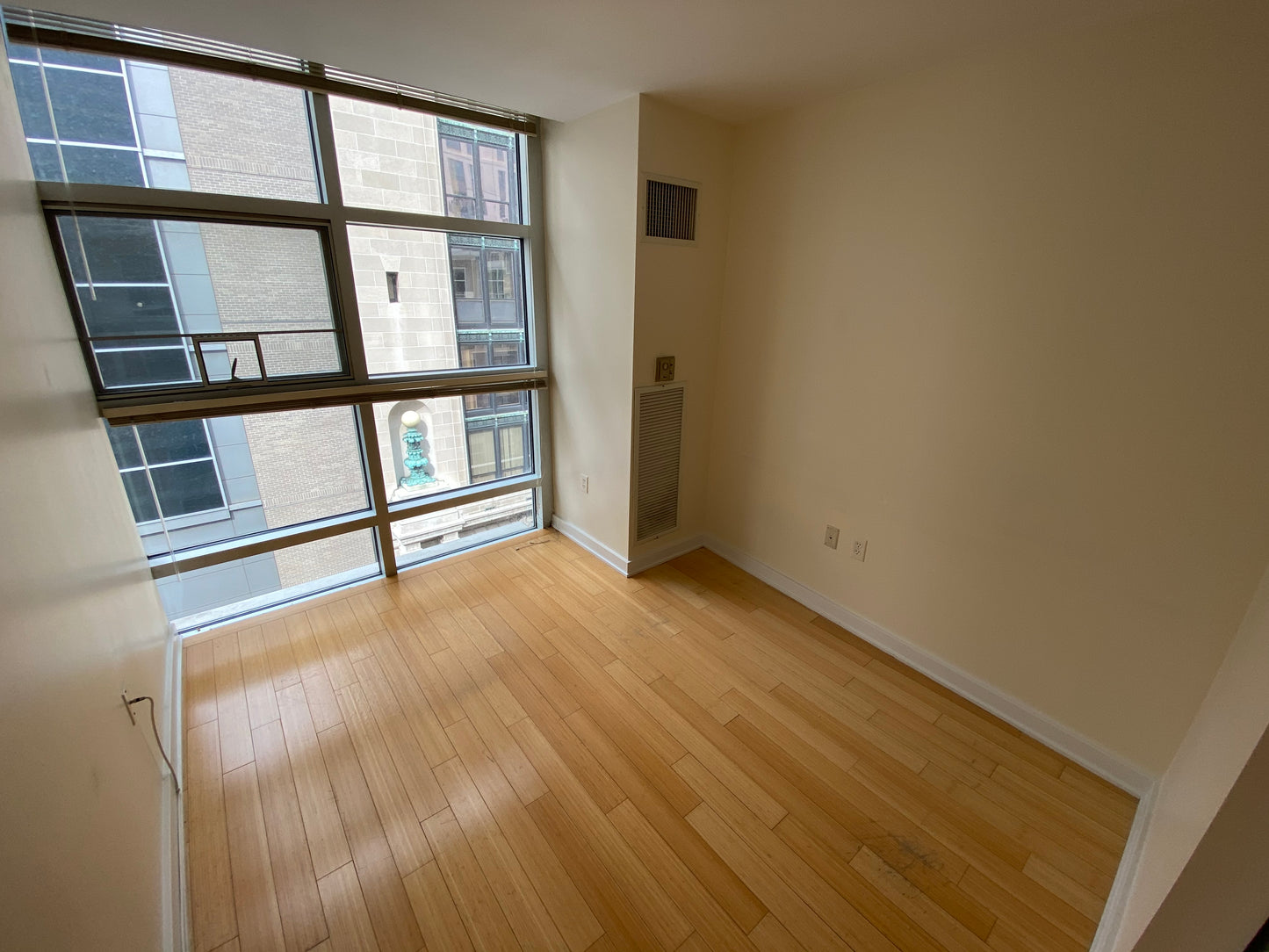 APPLICATION PENDING $3,200 / 1br - 440ft2 - ➽Vibrant Downtown 1 Bedroom Penthouse Available July! Pet-Friendly! (Theatre District)