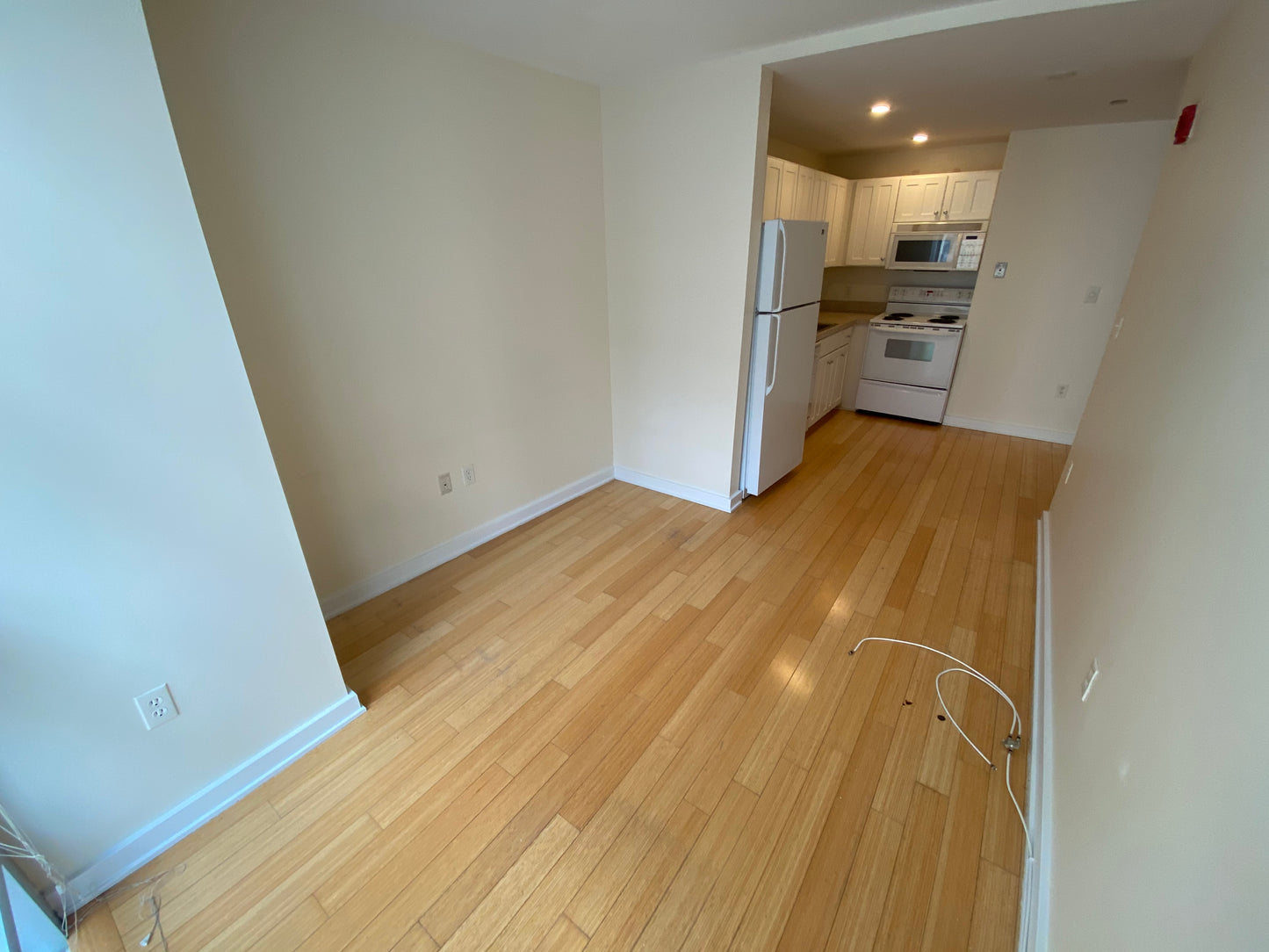 APPLICATION PENDING $3,200 / 1br - 440ft2 - ➽Vibrant Downtown 1 Bedroom Penthouse Available July! Pet-Friendly! (Theatre District)