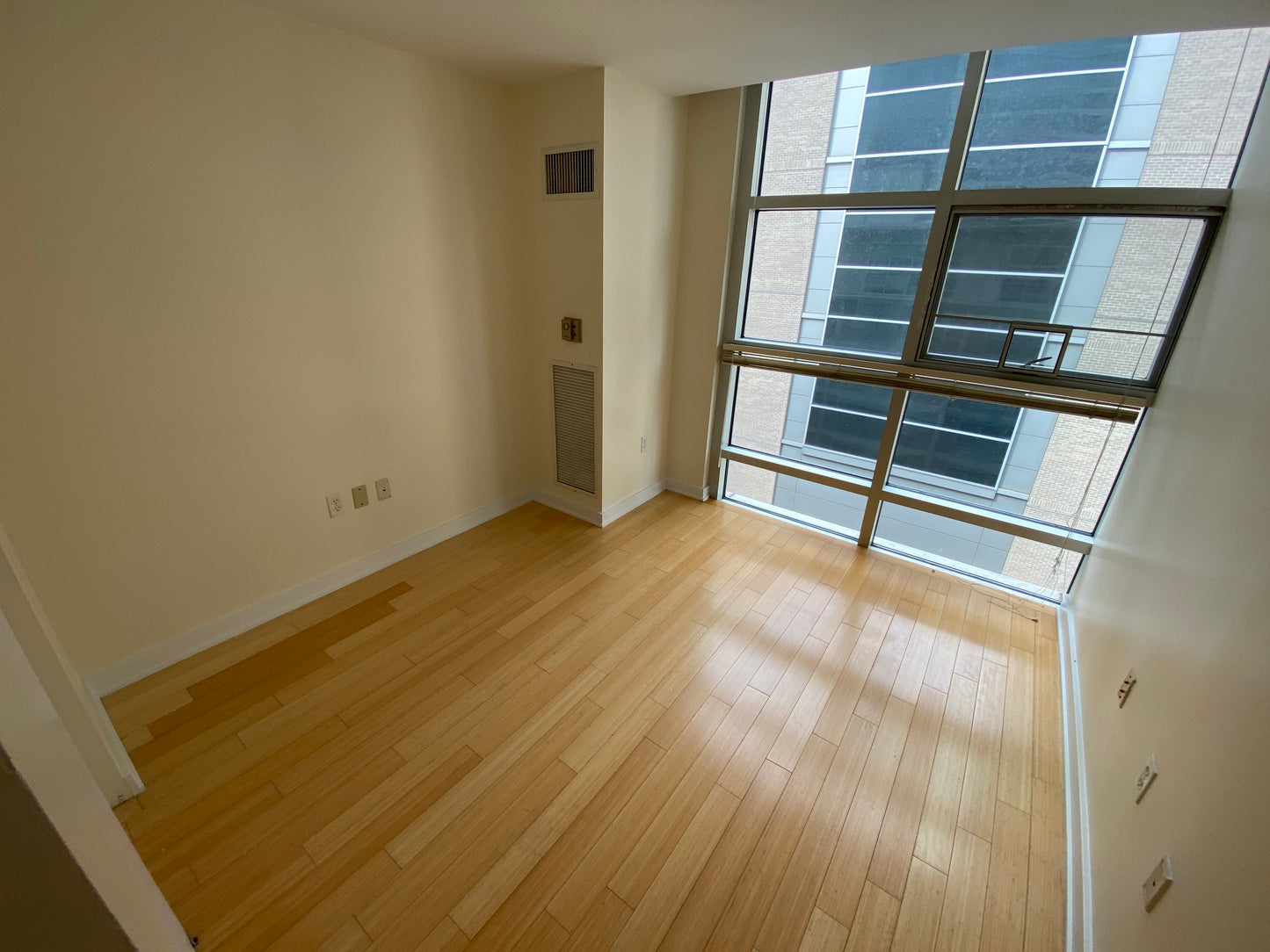 APPLICATION PENDING $3,200 / 1br - 440ft2 - ➽Vibrant Downtown 1 Bedroom Penthouse Available July! Pet-Friendly! (Theatre District)