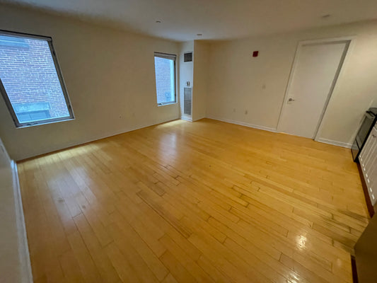 APPLICATION PENDING $4,100 / 2br - 740ft2 - ➽Profound Downtown 2 Bedroom Available June! Pet-Friendly! (Theatre District)