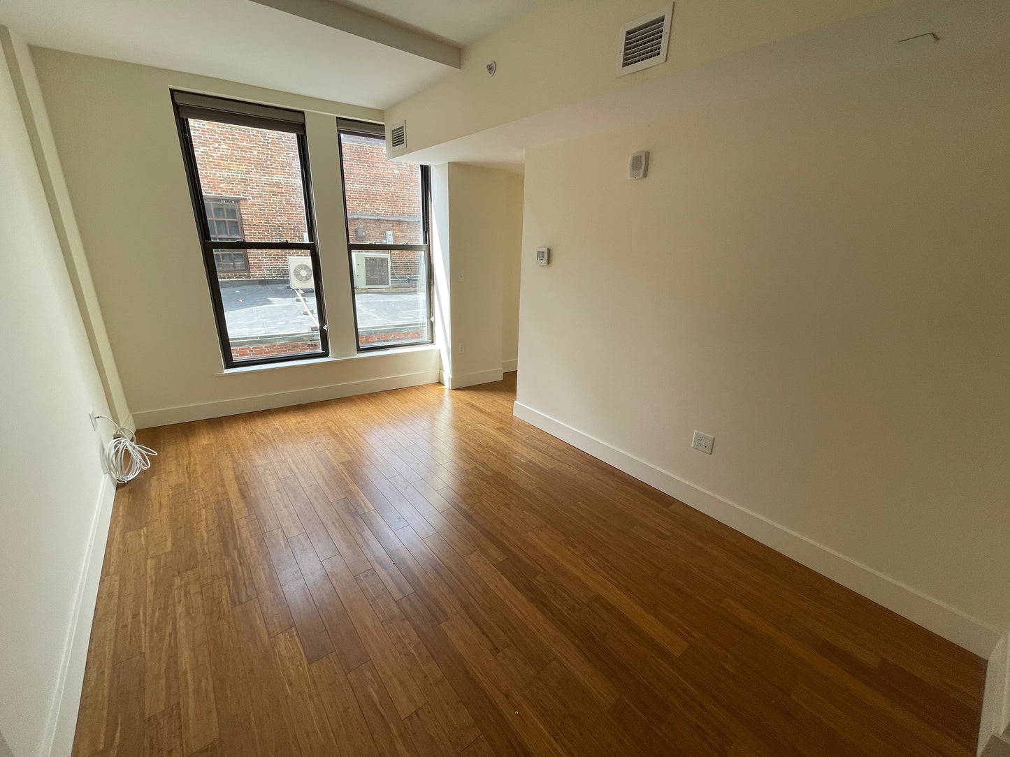 $2,725 / 364ft2 - ➽Comfy Midtown Studio Available June! Pet-Friendly! (Midtown)