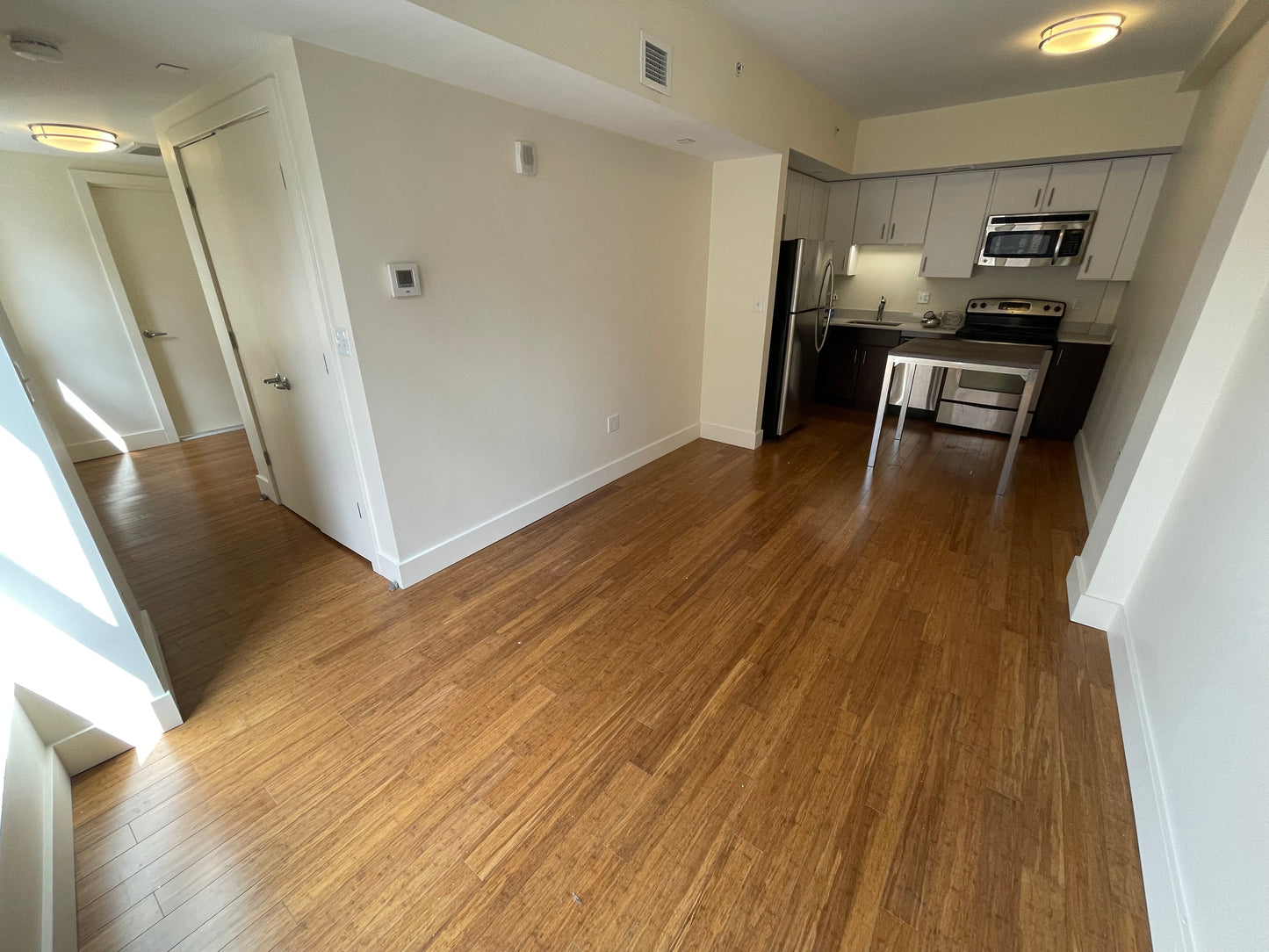 $2,725 / 364ft2 - ➽Comfy Midtown Studio Available June! Pet-Friendly! (Midtown)