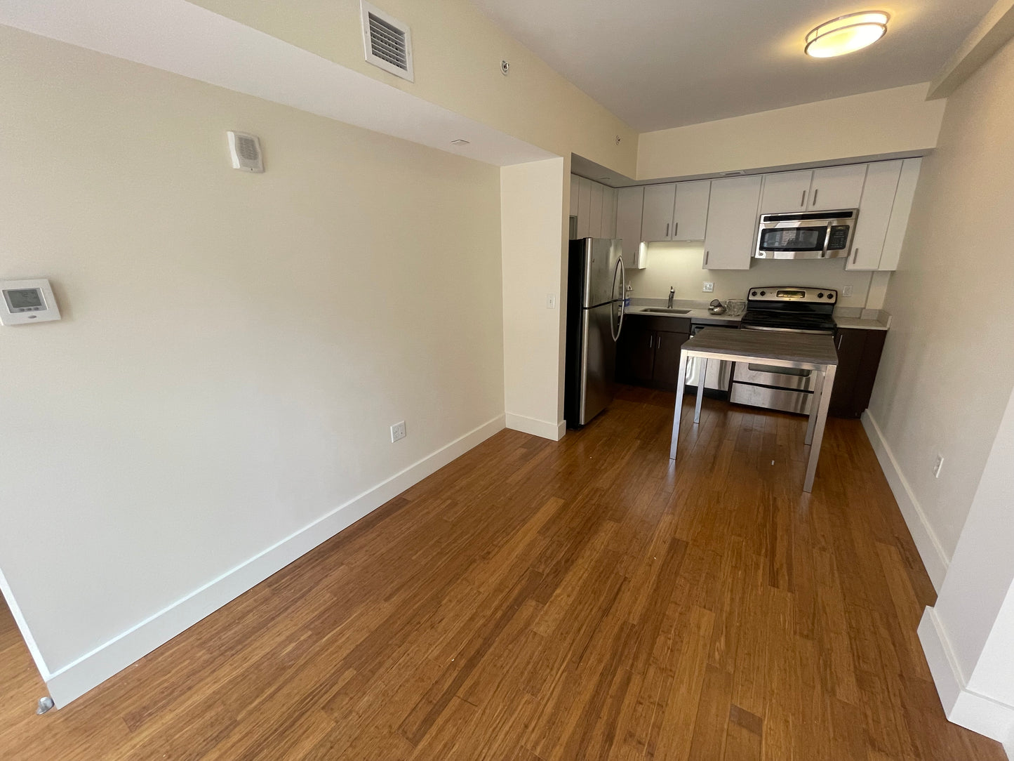 $2,725 / 364ft2 - ➽Comfy Midtown Studio Available June! Pet-Friendly! (Midtown)