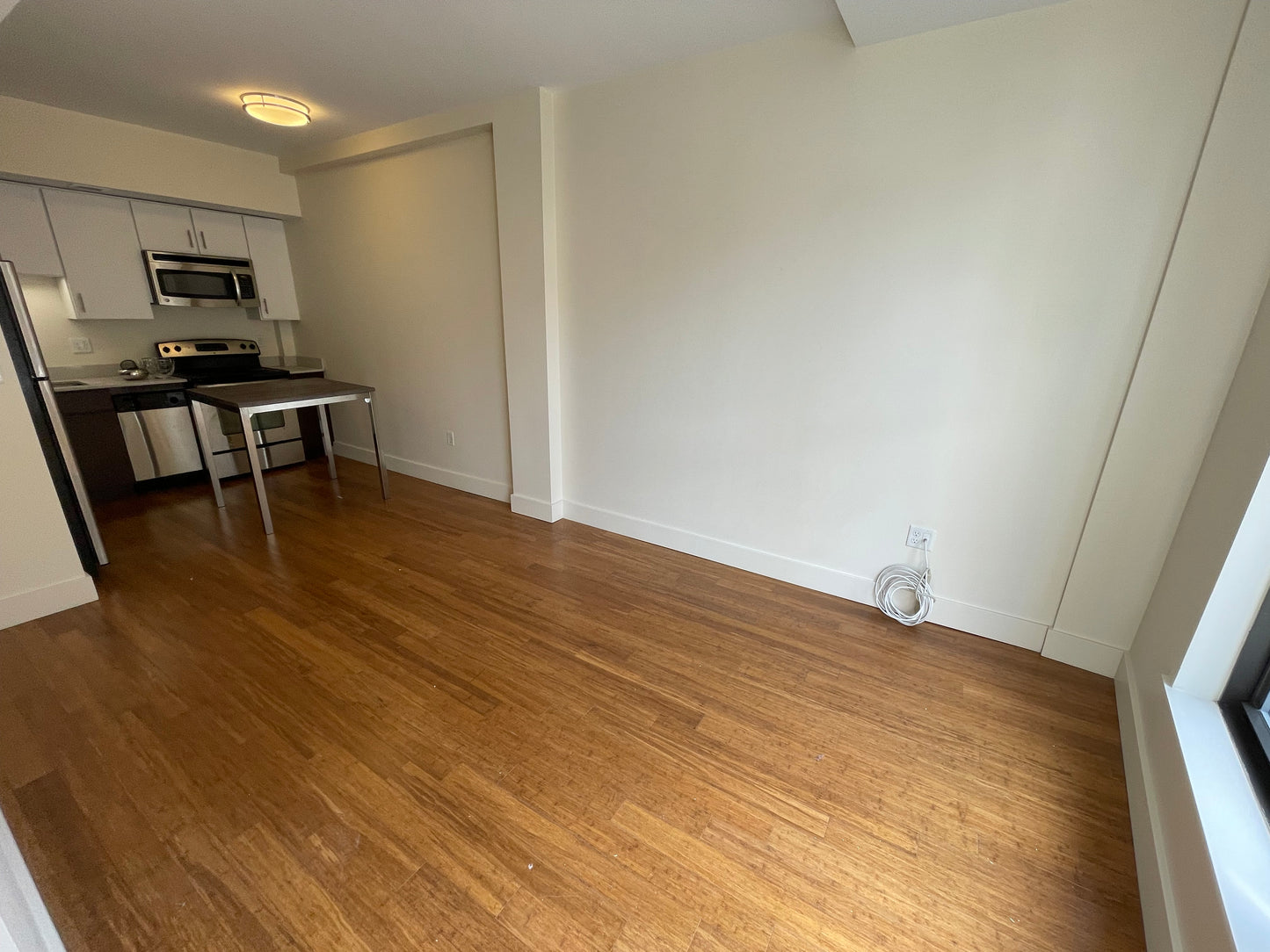 $2,725 / 364ft2 - ➽Comfy Midtown Studio Available June! Pet-Friendly! (Midtown)