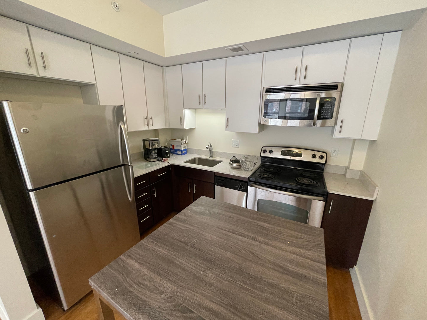 $2,725 / 364ft2 - ➽Comfy Midtown Studio Available June! Pet-Friendly! (Midtown)