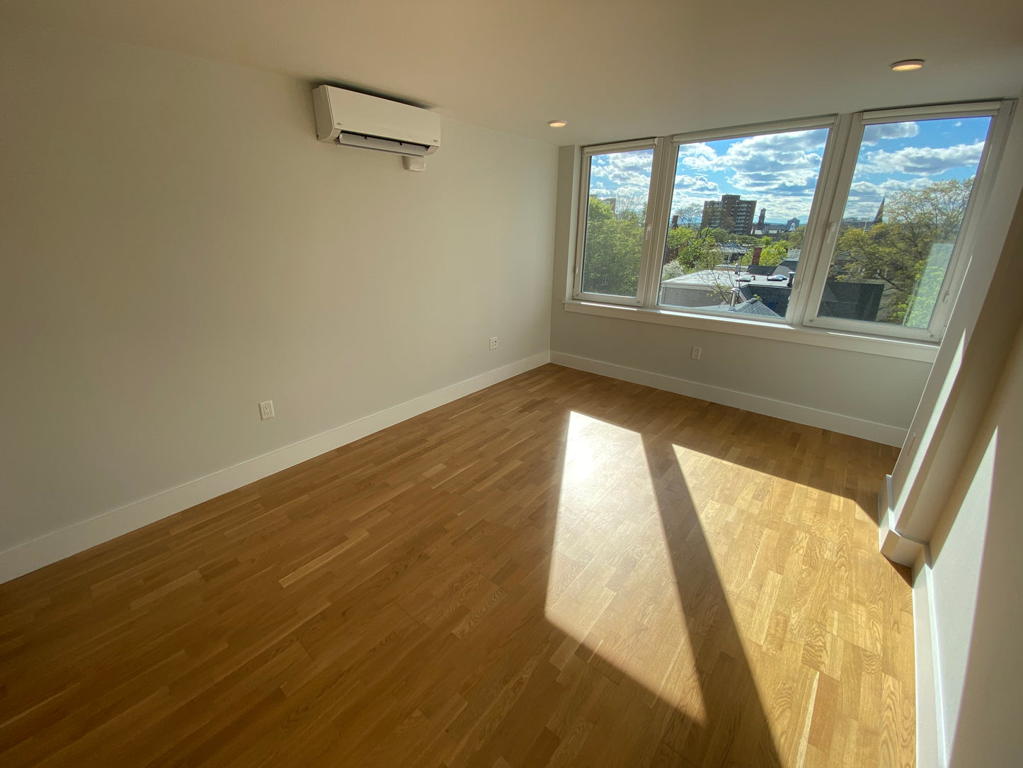 $3,200 / 1br - ➽Gorgeous Top Floor Cambridge 1 Bedroom Available July! (Mid Cambridge)