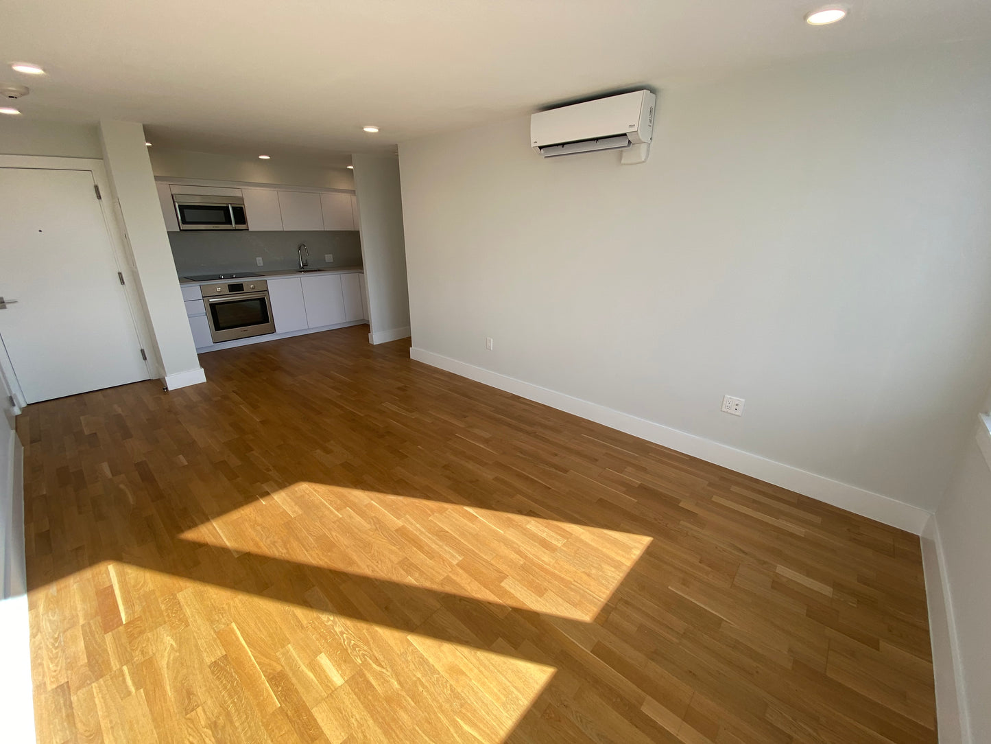 $3,200 / 1br - ➽Gorgeous Top Floor Cambridge 1 Bedroom Available July! (Mid Cambridge)