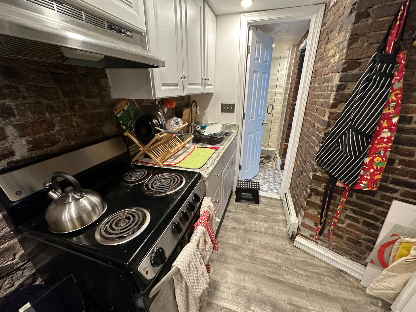 $3,000 / 2br - ➽Quaint Beacon Hill 2 Bedroom Available 6/1 w/HT & HW Included! (Beacon Hill)