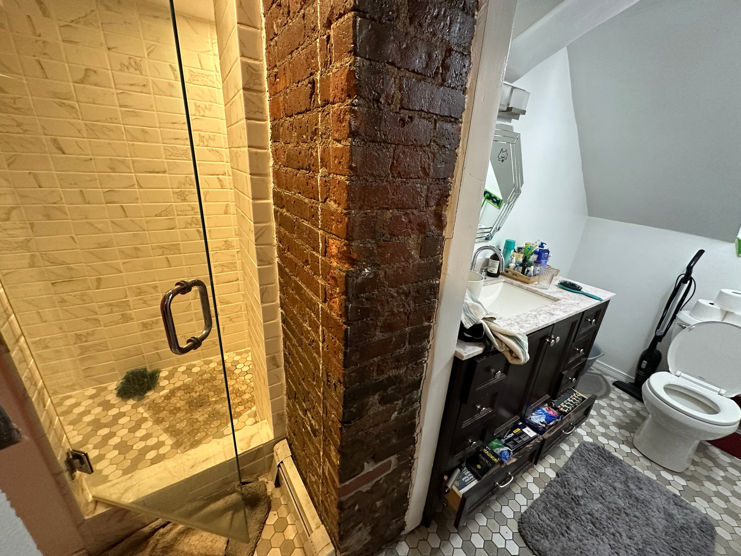 $3,000 / 2br - ➽Quaint Beacon Hill 2 Bedroom Available 6/1 w/HT & HW Included! (Beacon Hill)