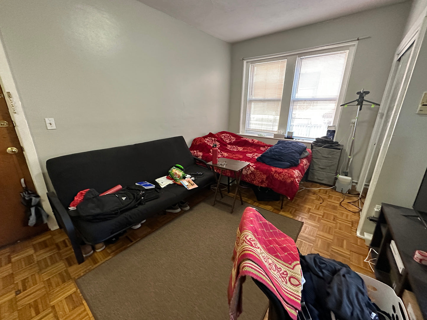 $2,250 ➽Comfy Beacon Hill Studio Available 9/1! HT & HW Included! (Beacon Hill)