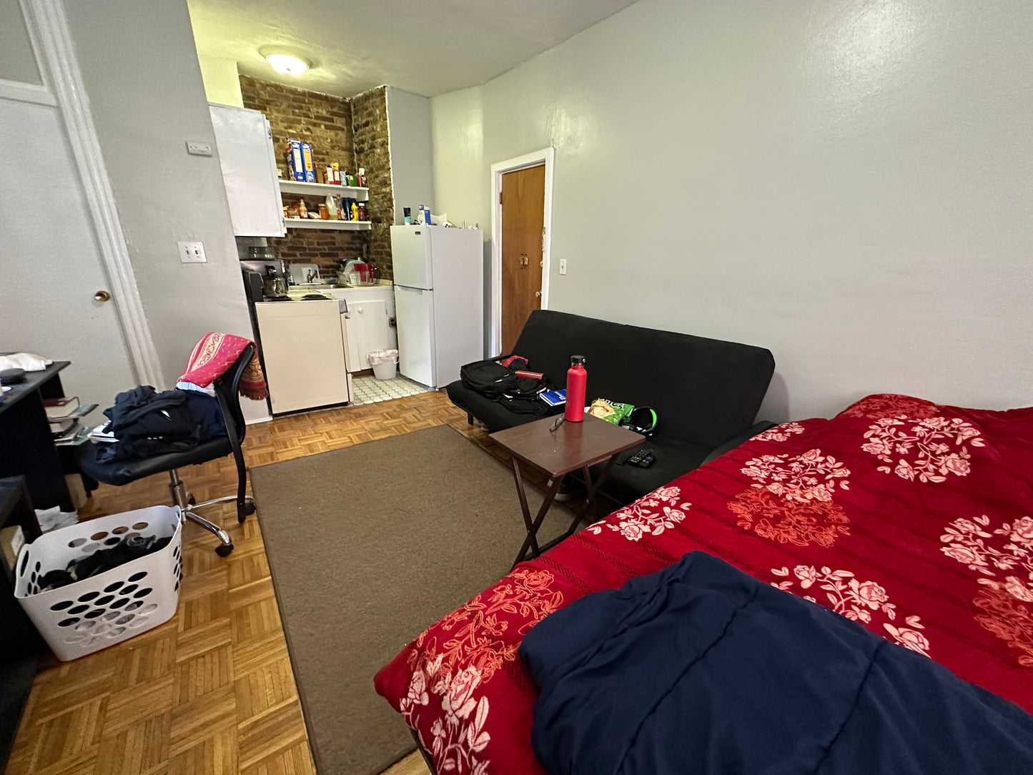 $2,250 ➽Comfy Beacon Hill Studio Available 9/1! HT & HW Included! (Beacon Hill)