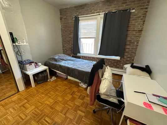 $2,150 ➽Dashing Beacon Hill Studio Available 9/1! HT & HW Included! (Beacon Hill)