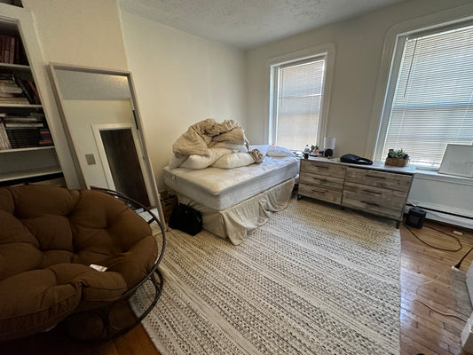 $2,350 ➽Chic Beacon Hill Studio Available June! HT & HW Included! (Beacon Hill)