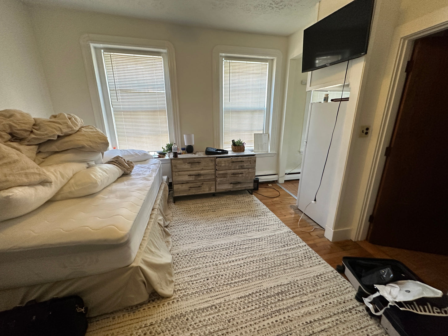 $2,350 ➽Chic Beacon Hill Studio Available June! HT & HW Included! (Beacon Hill)