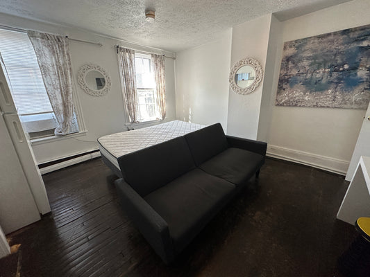 $2,350 ➽Charming Top Floor Beacon Hill Studio Available June! (Beacon Hill)