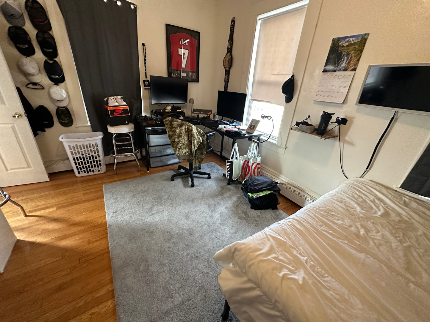 $3,975 / 3br - ➽Charming South Boston 3 Bedroom Avail. 9/1! No Fee and Pet OK! (South Boston)