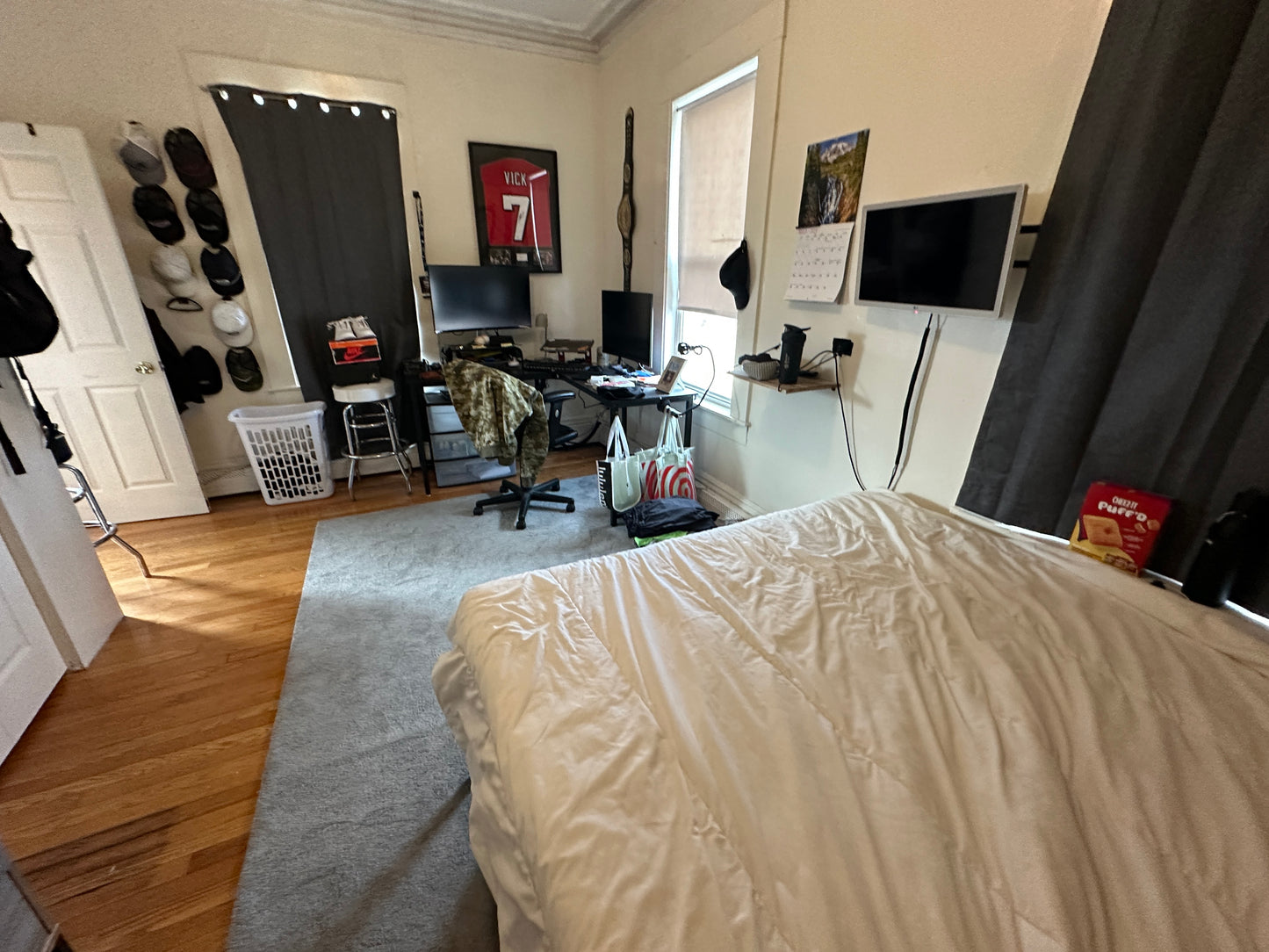 $3,975 / 3br - ➽Charming South Boston 3 Bedroom Avail. 9/1! No Fee and Pet OK! (South Boston)