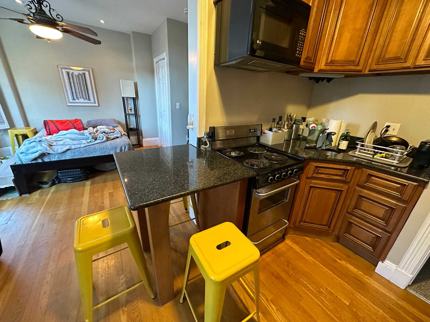 APPLICATION PENDING $2,600 ➽Cozy Back Bay Studio Available 9/1! (Back Bay)