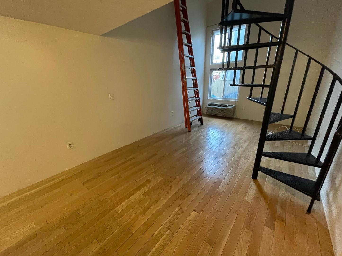 $2,350 / 496ft2 - ➽Spacious Andrew Square Studio Loft w/No Fee! Available Now! (Andrew Square)