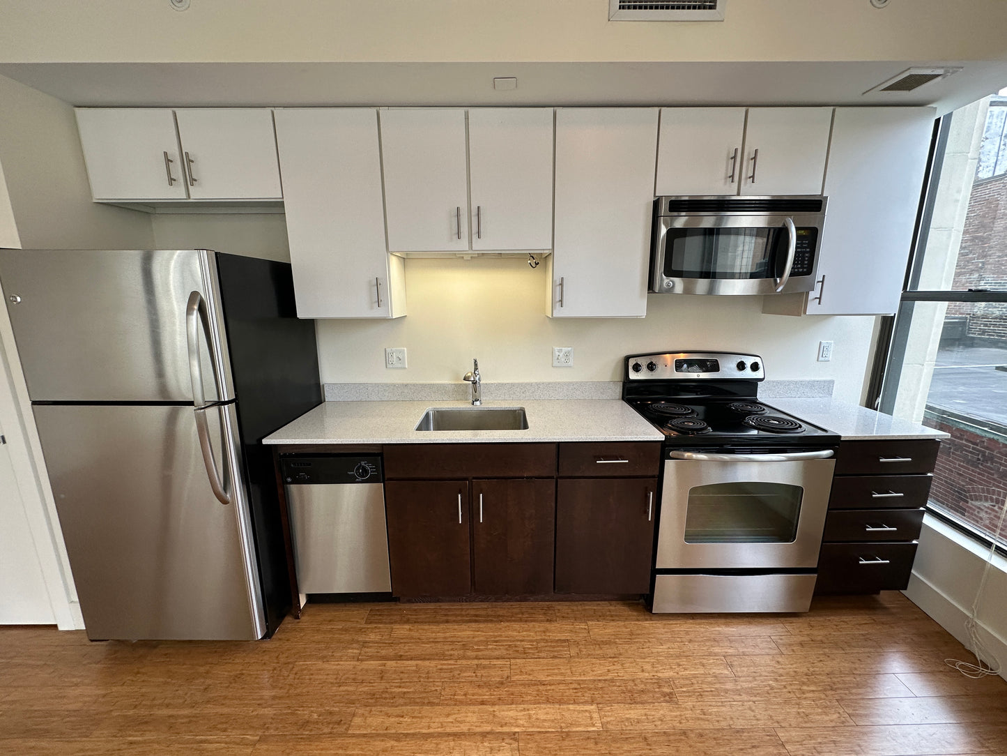 $3,200 / 1br - 527ft2 - ➽Stunning Midtown 1 Bedroom Available June! Pet-Friendly! (Midtown)