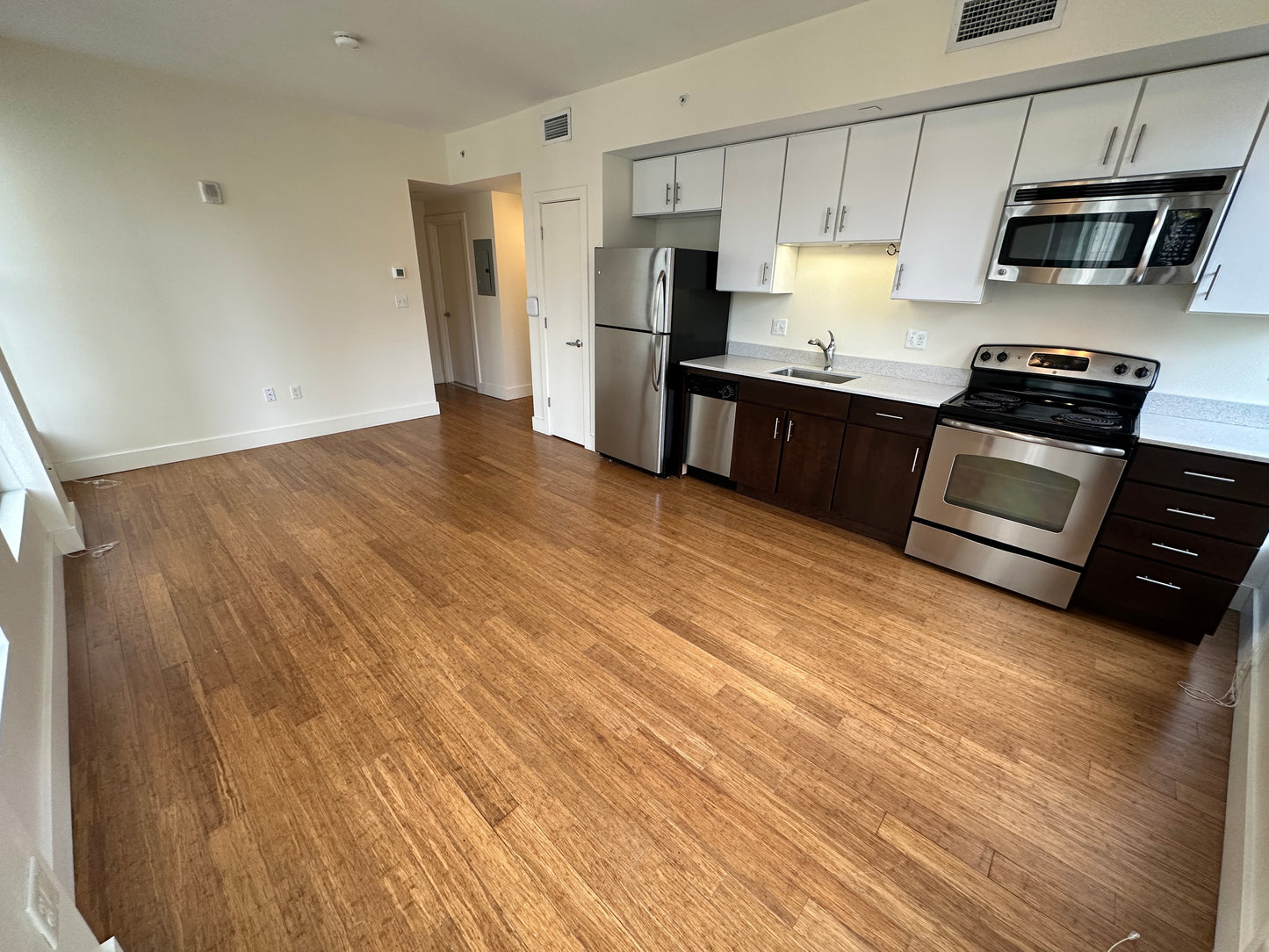 $3,200 / 1br - 527ft2 - ➽Stunning Midtown 1 Bedroom Available June! Pet-Friendly! (Midtown)