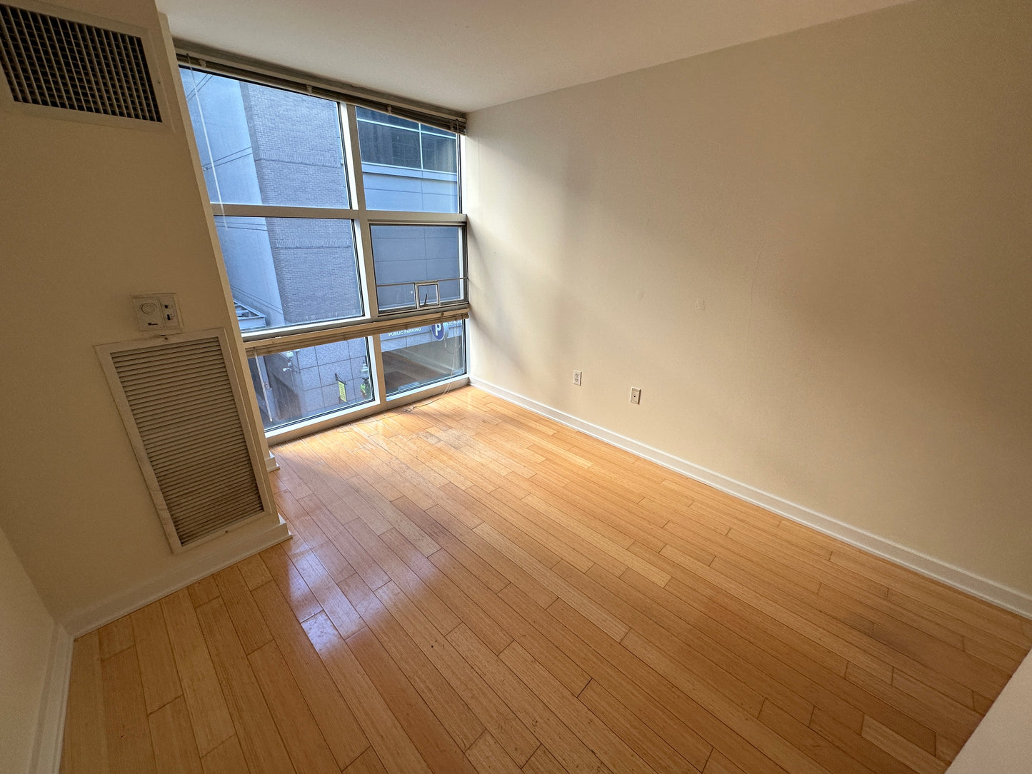 $3,250 / 1br - 430ft2 - ➽Quaint Downtown 1 Bedroom Available September! Pet-Friendly! (Theatre District)