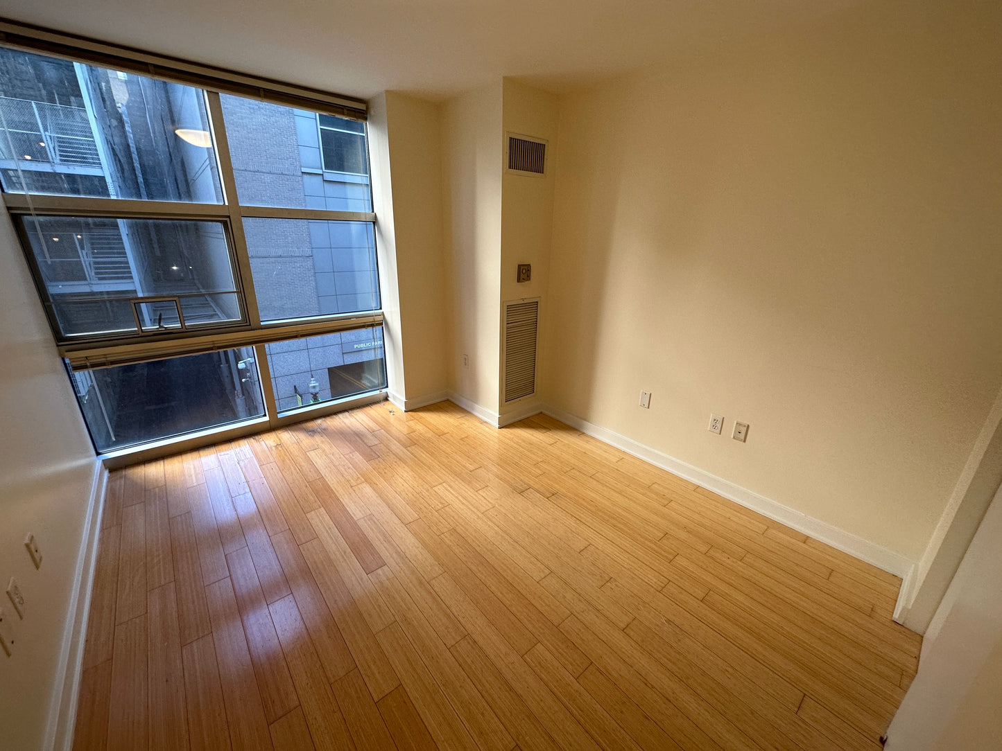 $3,250 / 1br - 430ft2 - ➽Quaint Downtown 1 Bedroom Available September! Pet-Friendly! (Theatre District)