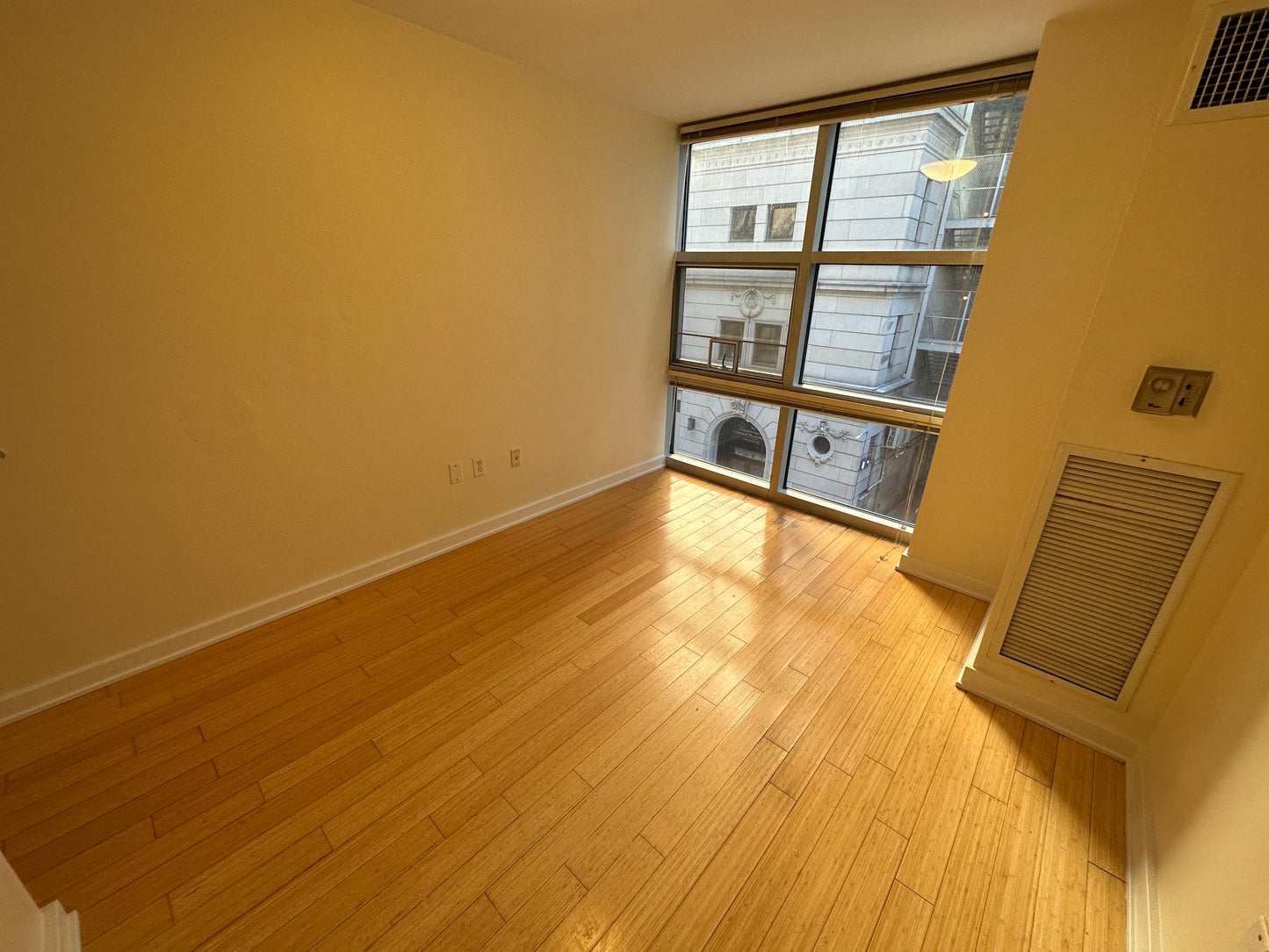 $3,250 / 1br - 430ft2 - ➽Quaint Downtown 1 Bedroom Available September! Pet-Friendly! (Theatre District)