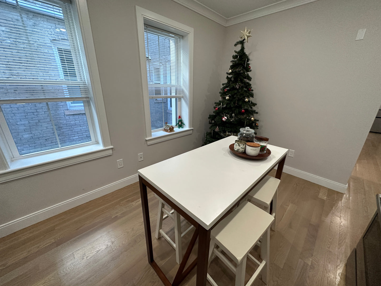 APPLICATION PENDING $2,500 / 1br - 675ft2 - ➽Bold Brighton 1.5 Bedroom Available Now! Pet OK! No Fee! (Brighton)