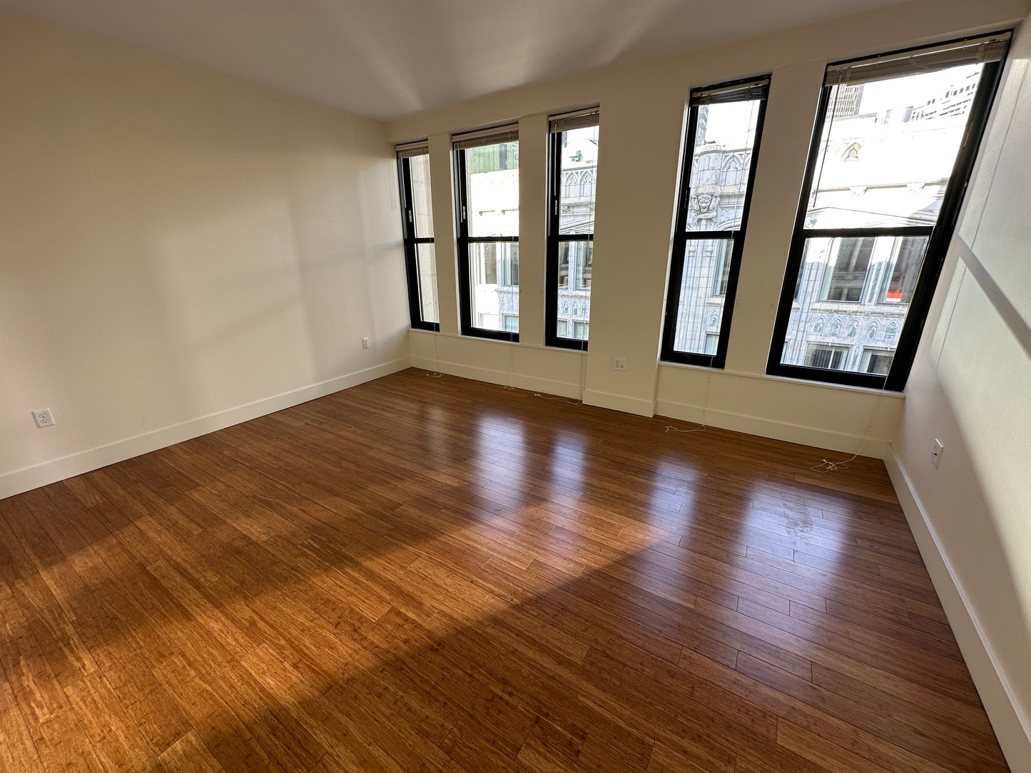 $3,200 / 1br - 603ft2 - ➽Incredible Classy Midtown 1 Bedroom Penthouse Available February! (Midtown)