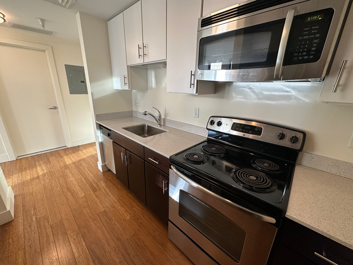 $3,200 / 1br - 603ft2 - ➽Incredible Classy Midtown 1 Bedroom Penthouse Available February! (Midtown)